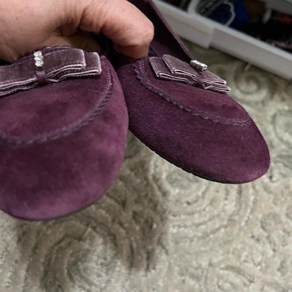 Elegant Burgundy Velvet Loafers - Picture 5 of 8